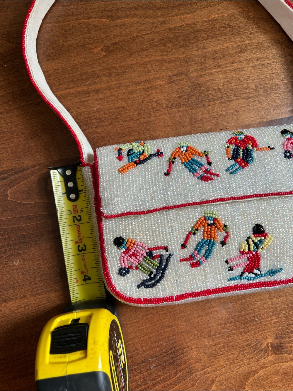 NWT Anthropologie First Edition Fiona White Beaded Ski Motif Bag with Red Trim. - Picture 12 of 13